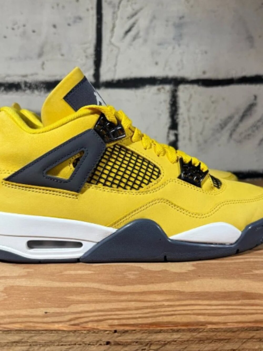 Air Jordan 4 Retro Lightning (2021) Yellow